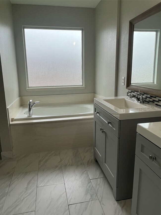 Building Photo - 12035 Duane St