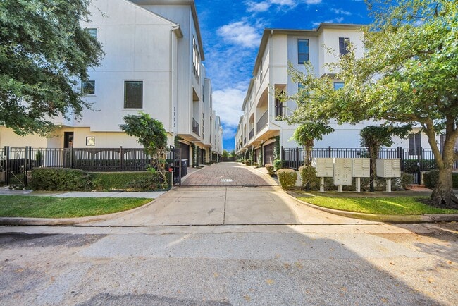 Primary Photo - 1831 Dart St