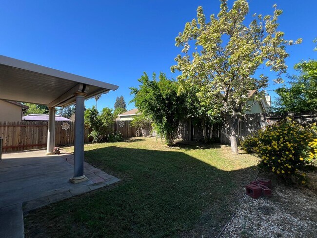 Building Photo - LOVELY 4 BEDROOM HOME IN LAGUNA CREEK!