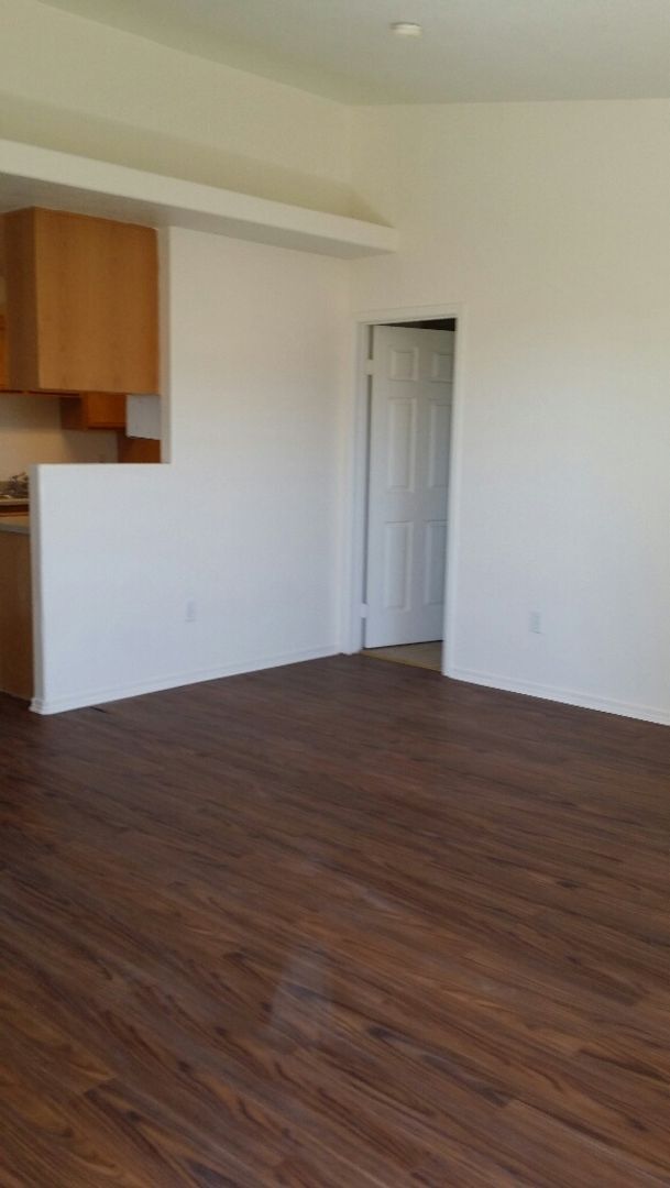 Building Photo - We Pay Referrals - A Move-In Ready Condo!