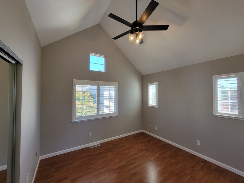 Building Photo - 120 Golden Ridge Ave