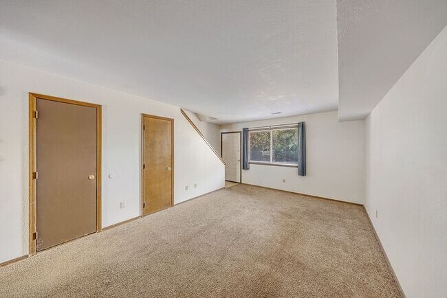 Building Photo - Corner Unit 2 Bedroom with Private Backyard & Master Bedroom Deck!