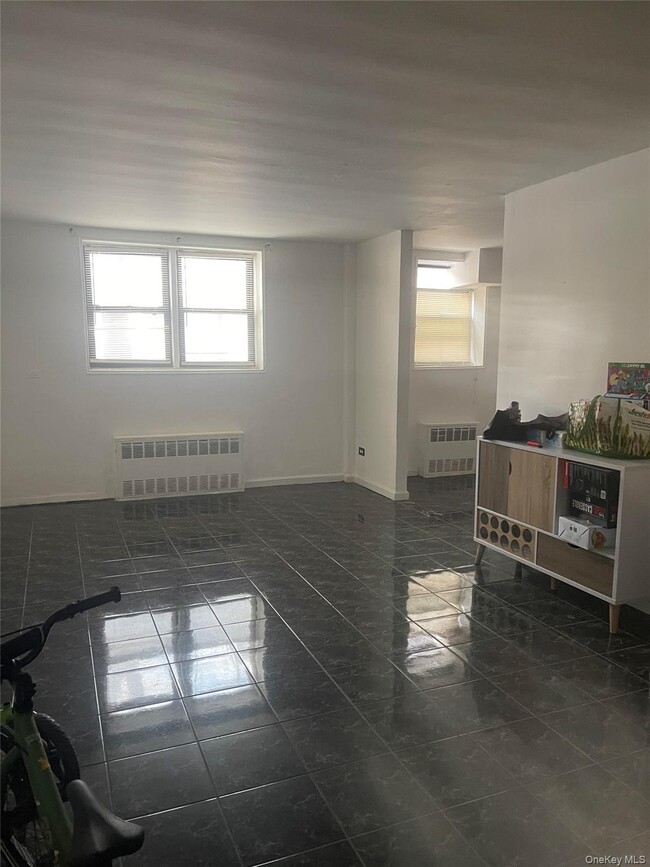 Building Photo - 152-72 Melbourne Ave