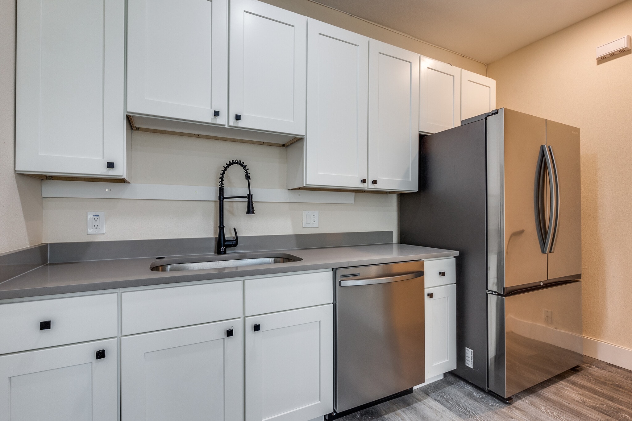 Building Photo - 511 N Davis Dr