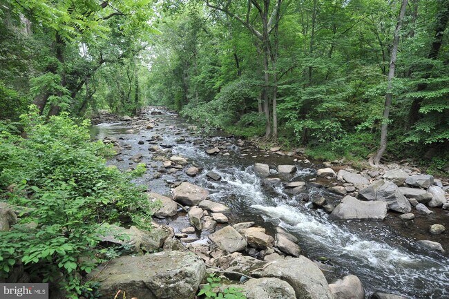 Building Photo - 1420 Creek Road Trail