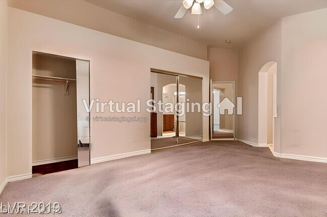 Building Photo - Renovated One Story NW Homes. Laminate Wood and Tile Flooring Throughout