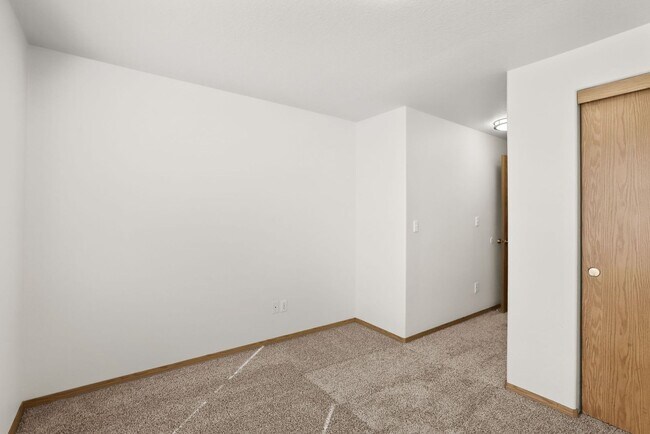 Building Photo - Updated SE Portland Townhome - Near Woodstock
