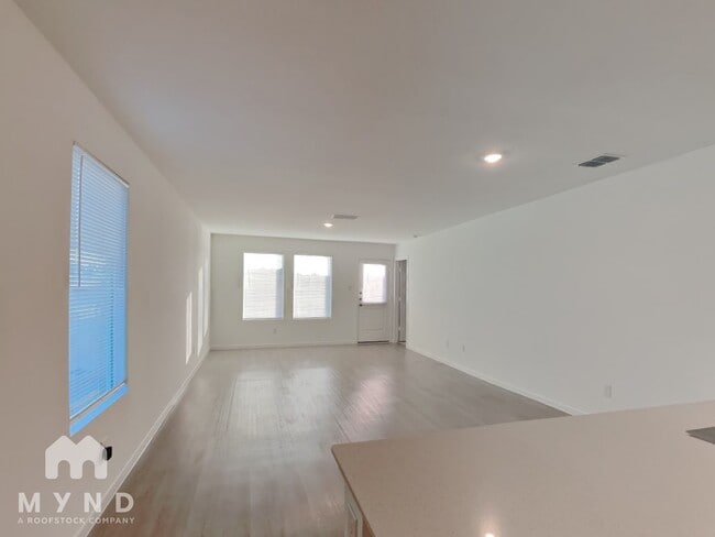 Building Photo - 225 Poplar Pl
