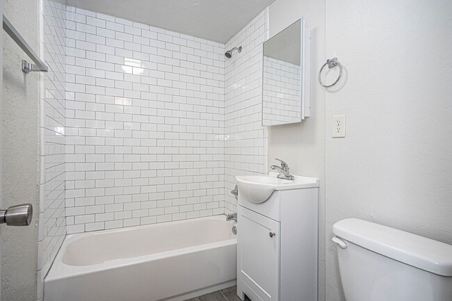 Building Photo - PARK VIEW!!  2 Bed - 1 bath in NW OKC!
