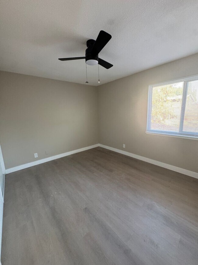 Building Photo - Newly Remodeled home for you!