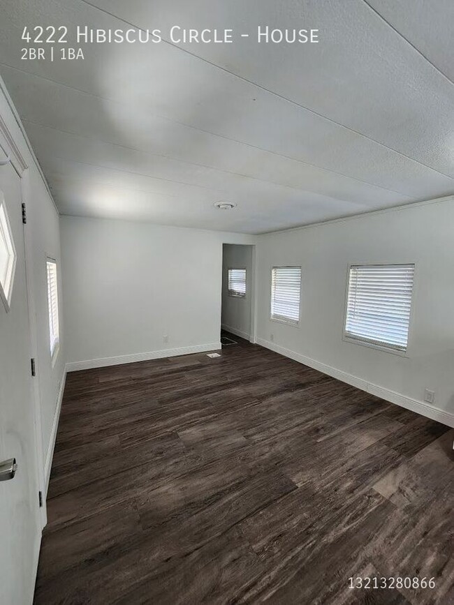 Building Photo - Beautiful 2/1 Mobile Home in West Palm Beach