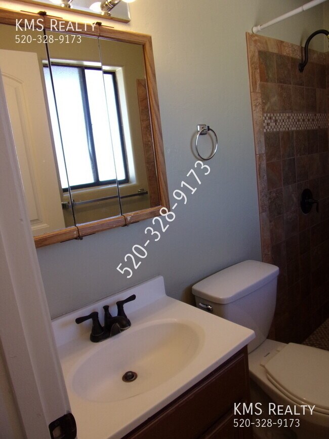 Building Photo - 5625 S Irving Dr