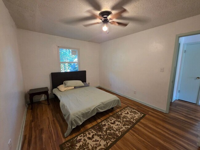 Building Photo - 2721 N M St