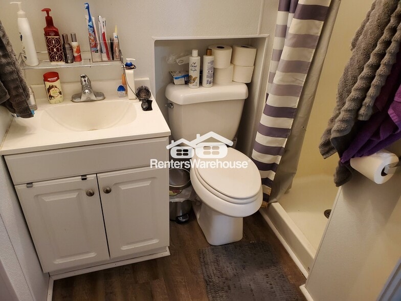 Building Photo - 109 4th Ave SE