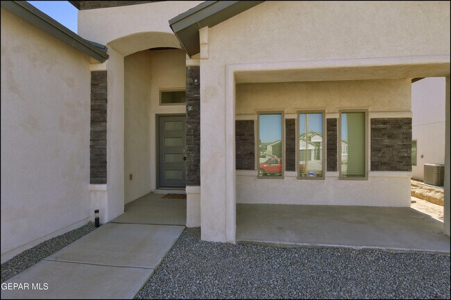 Building Photo - 12844 Giovanni Grajeda Ave