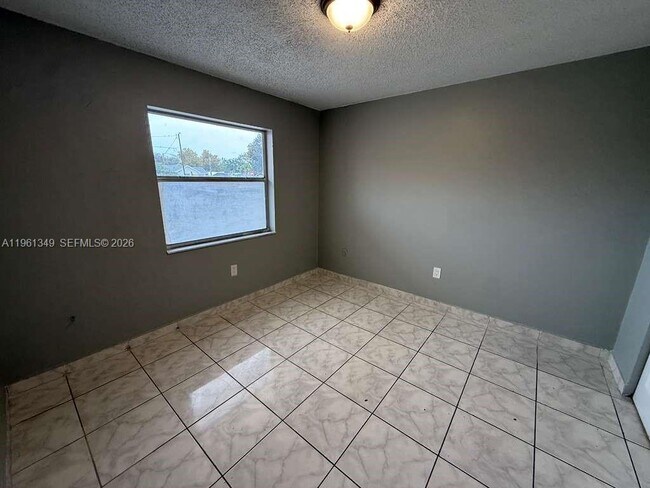 Building Photo - 2721 NW 23rd Ct