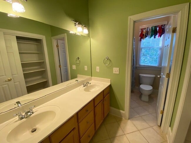 Building Photo - 131 Barclay Valley Dr