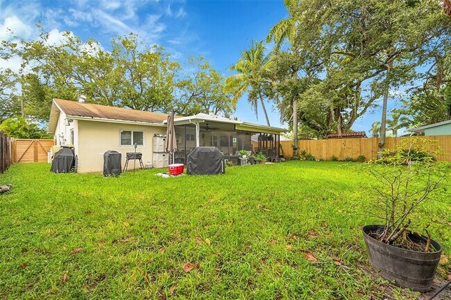 Building Photo - 4540 SW 26th Terrace