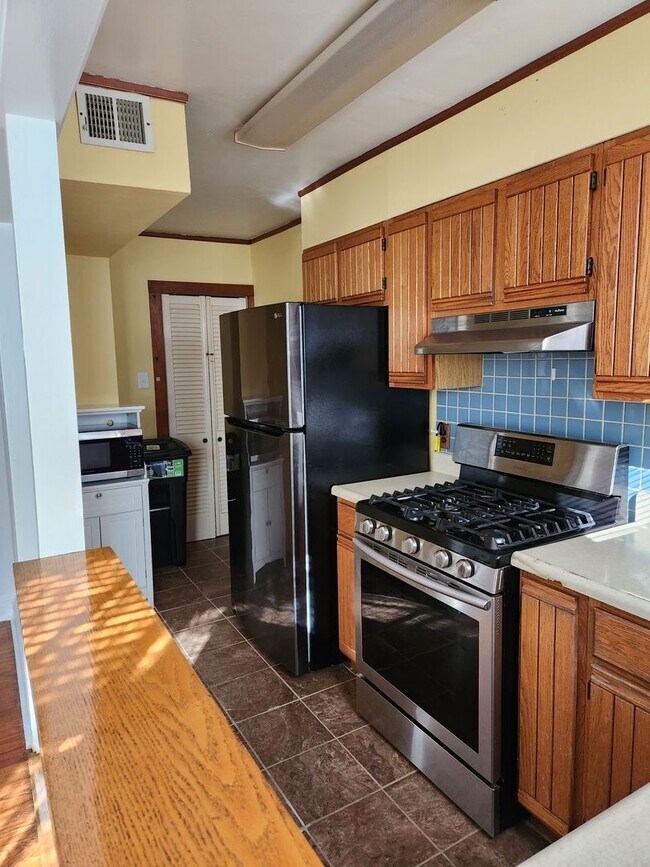 Building Photo - Remodeled Home - Mayfair