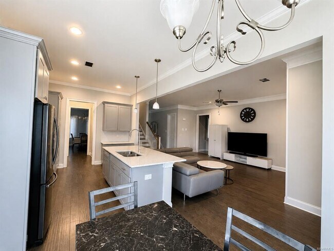 Building Photo - 8555 Melbourne Way