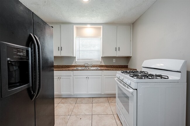 Building Photo - 7621 Sundown Dr