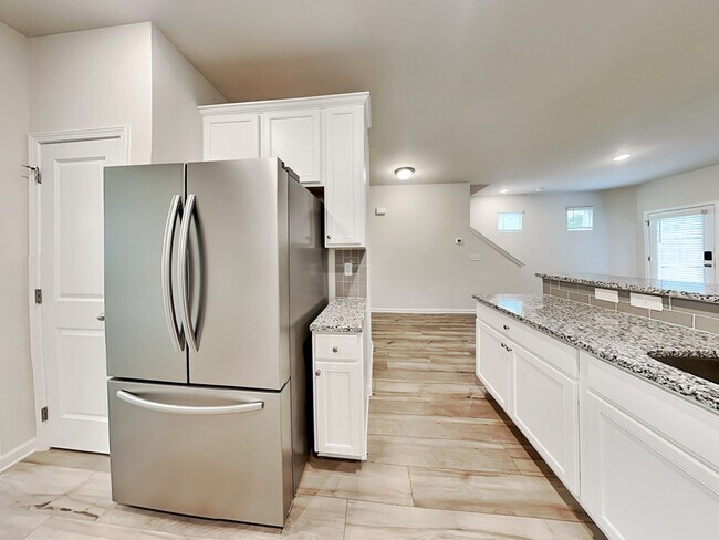 Building Photo - 2860 Saratoga Lake View