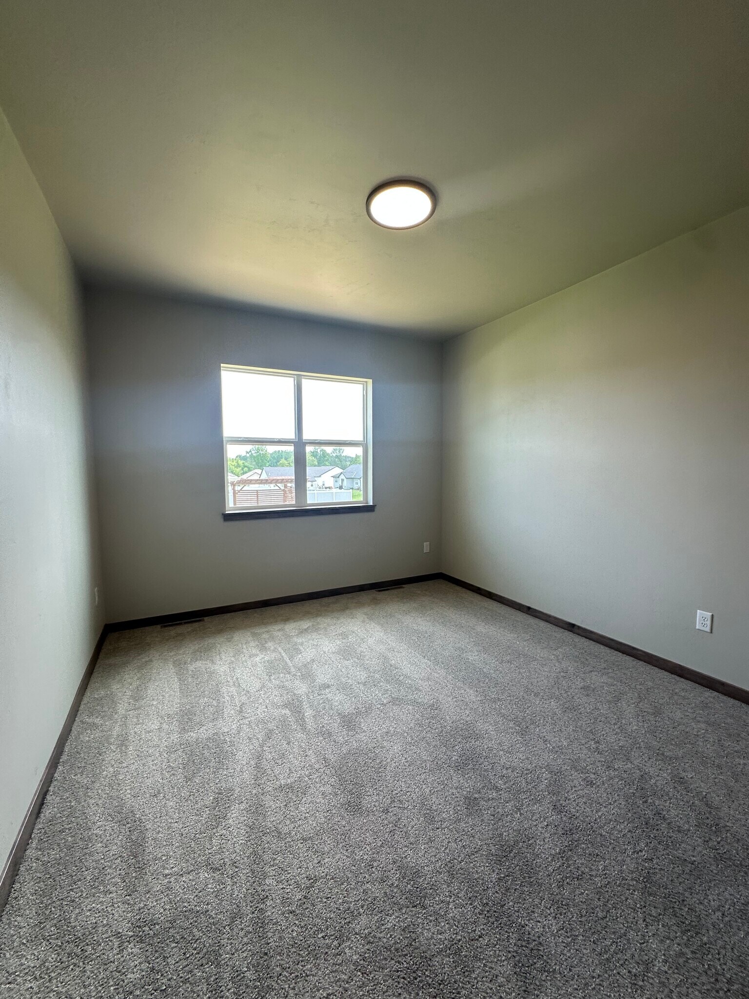Building Photo - 2129 Clover Field Dr