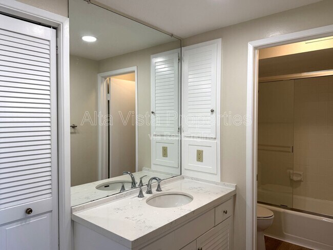 Building Photo - 12480 Escala Ln