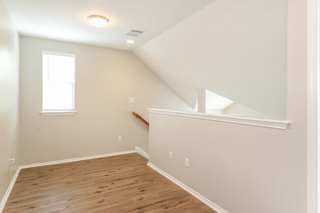Building Photo - 507 McGarity