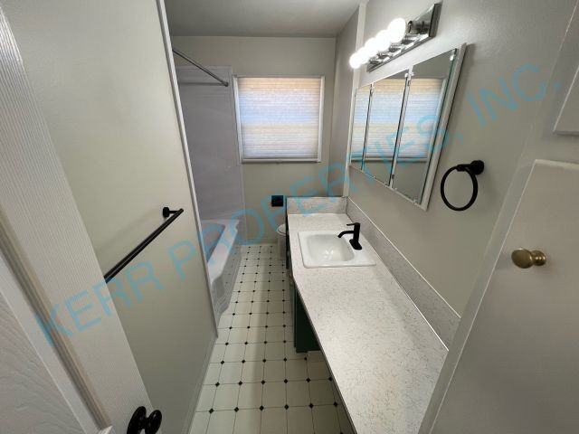 Building Photo - FREE RENT! Charming 3-Bedroom Retreat in Vibrant Portland Neighborhood! SCREENING CHARGES TO BE R...