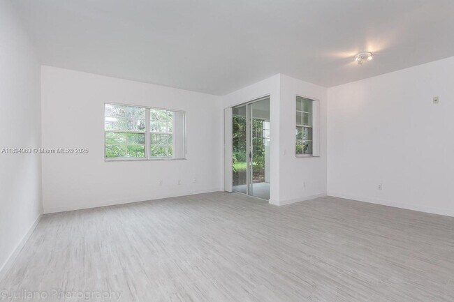 Building Photo - 3255 NE 184th St