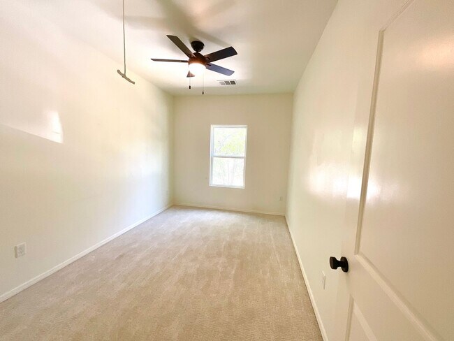 Building Photo - 1202 Mystic Dr