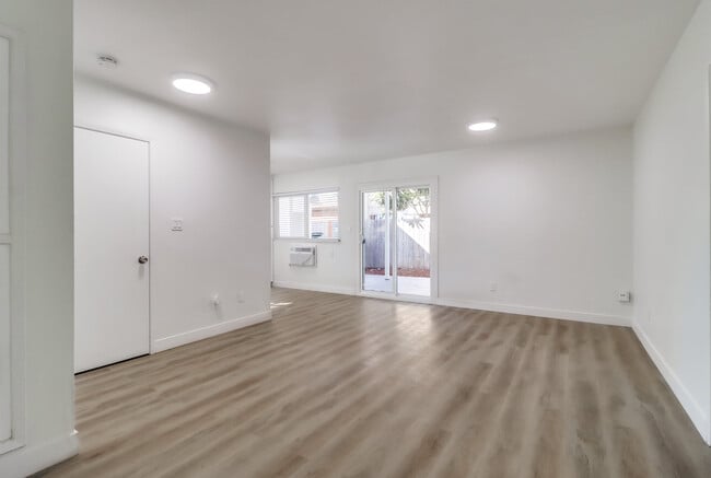 Building Photo - Hurlbut