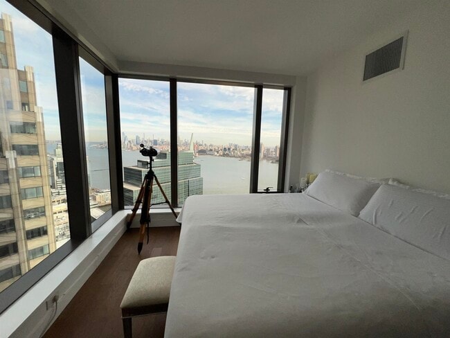 Building Photo - 99 Hudson St