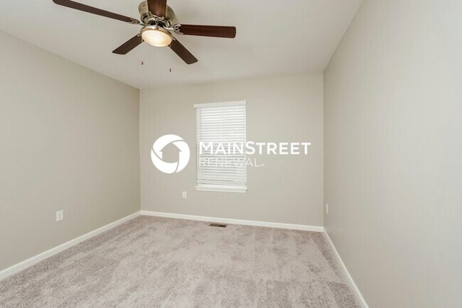Building Photo - 3 Bedroom Pet-Friendly Home in Jeffersonville, IN with Main Street Renewal