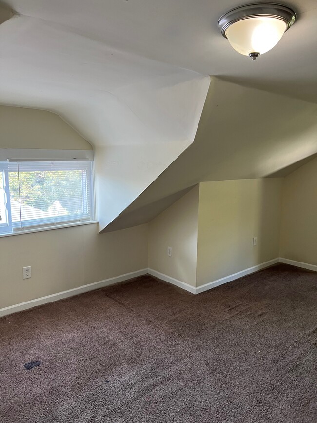Building Photo - 905 Suire Ave
