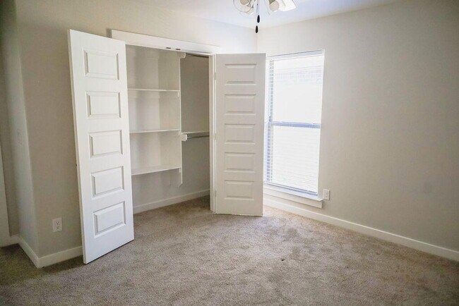 Building Photo - 2916 Corpus Ave