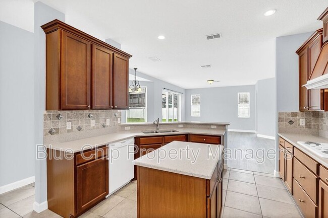 Building Photo - 10074 Iverson Dr