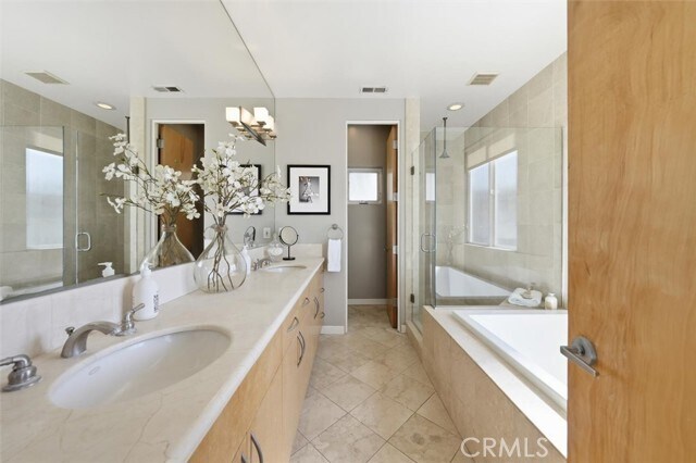 Building Photo - 2406 Ocean Dr