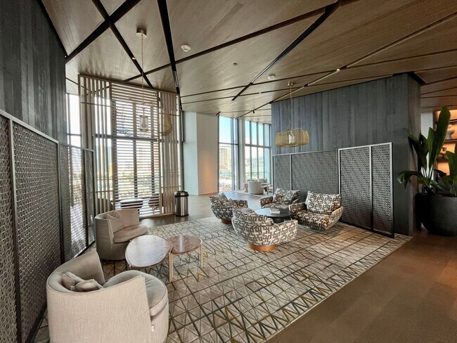 Building Photo - Koula: New 2 Bed, 2 Bath Condo with 1 Park...