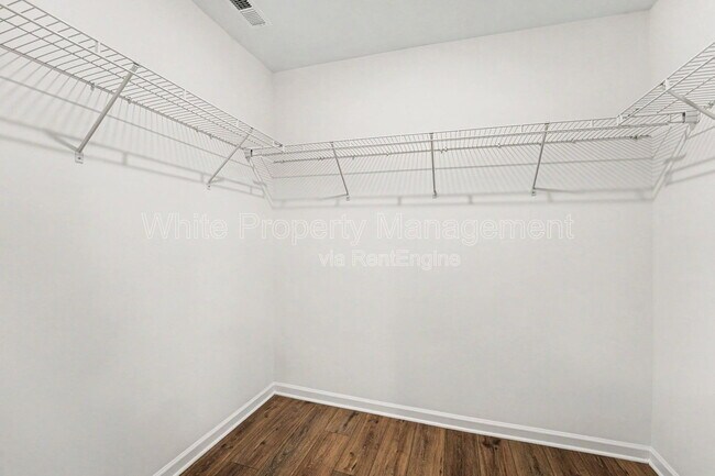 Building Photo - 368 W 18th St