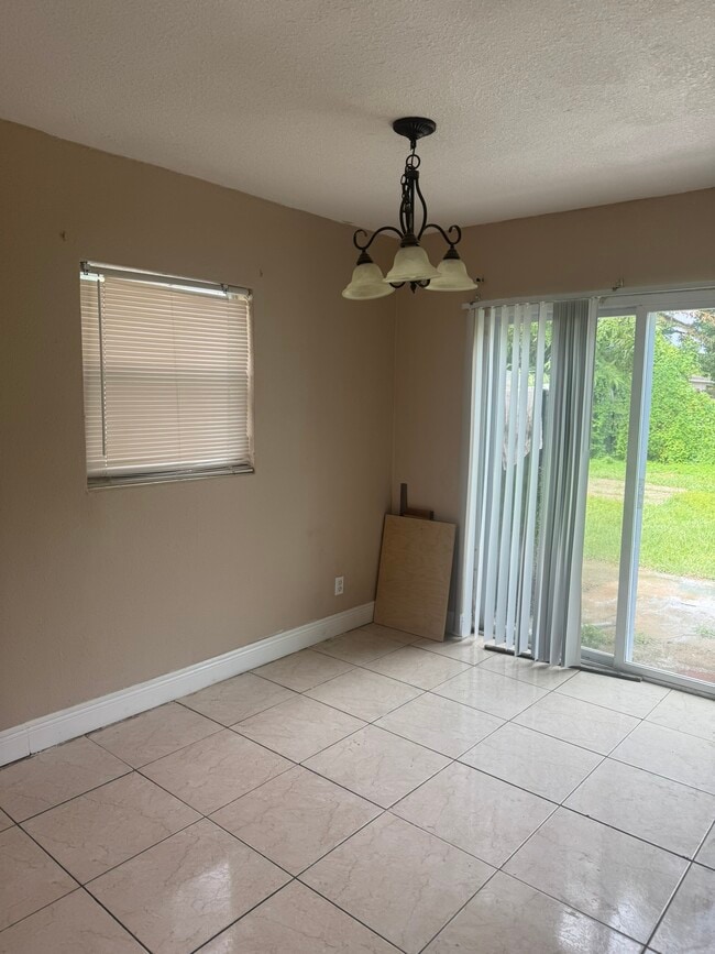 Building Photo - 4837 Shoshone St
