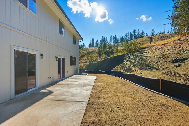 Building Photo - Stylish New Duplex with Scenic Surroundings