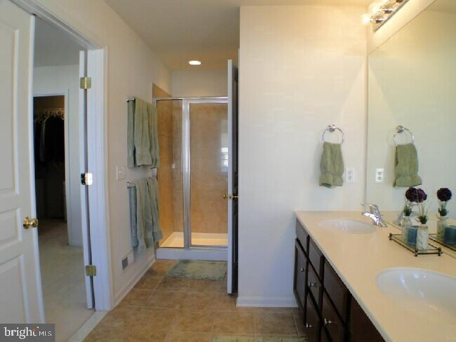 Building Photo - 1914 Cavalier Ln