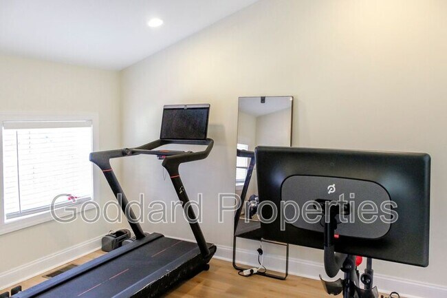 Building Photo - 907 Stiles St