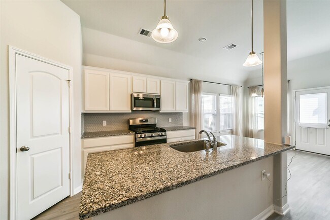 Building Photo - 13030 Laura Lake Dr