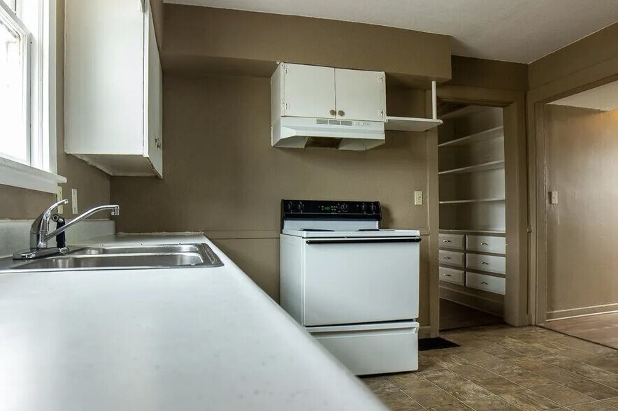 Kitchen - 232 E 13th St