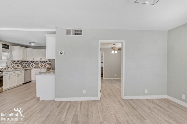 Building Photo - Spacious 3Bdm 1Ba Home In Central Phoenix!