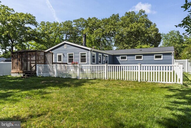 Building Photo - 8005 Woodholme Cir