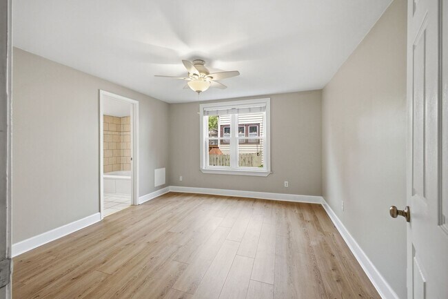 Building Photo - Sylvan Park Charm